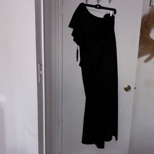 Chic Black One-Shoulder Dress